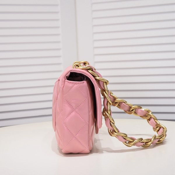 シャネルバッグ背面デザイン